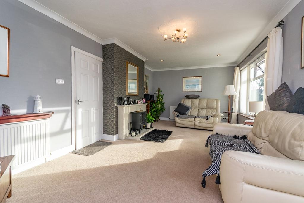 Saltcotes Road, Lytham, FY8 3 bed detached house £345,000