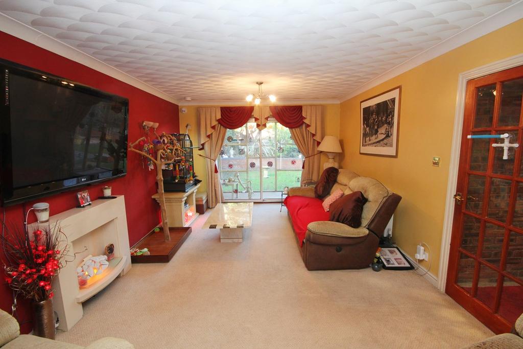 Crow Lane East, NewtonleWillows, WA12 4 bed detached house £350,000