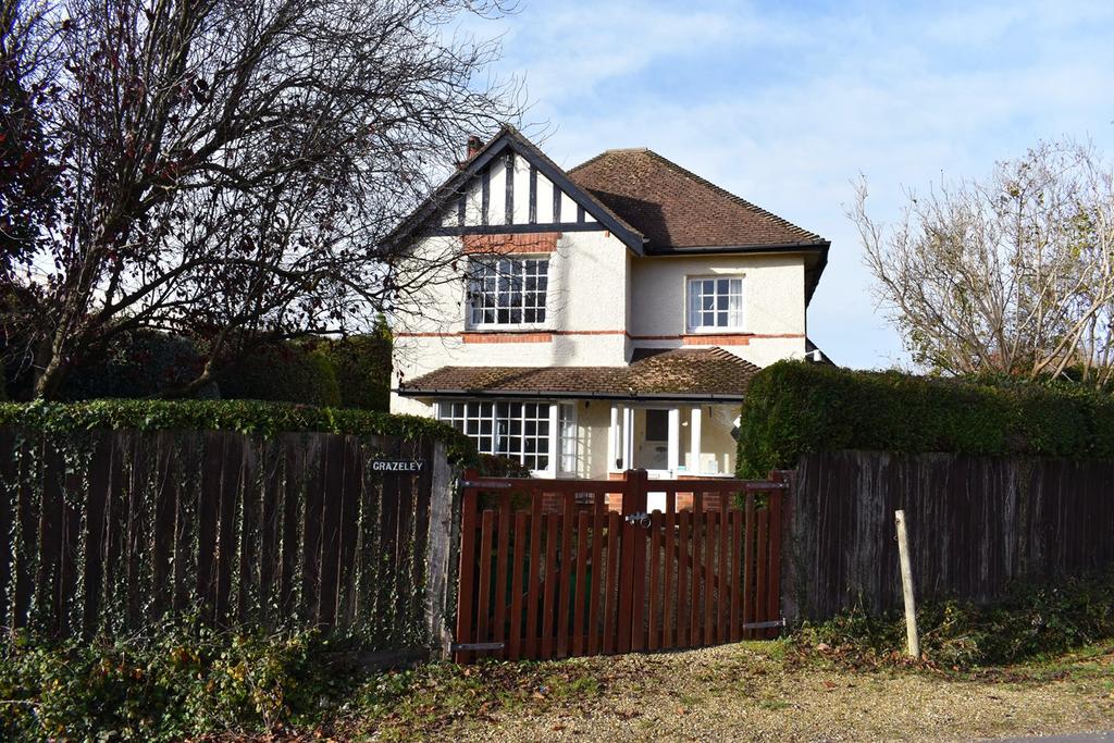 Waters Green, Brockenhurst, SO42 3 bed detached house for sale £925,000