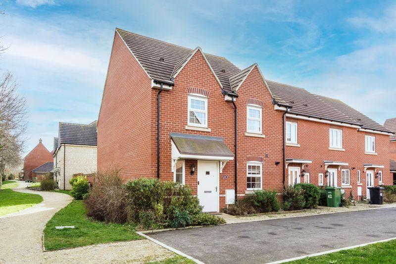 Whittington Crescent, Wantage 4 bed end of terrace house £400,000