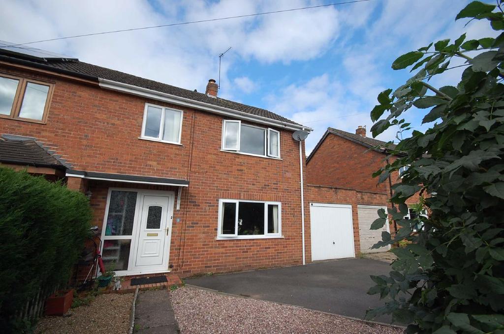 3, Mount Drive, Wombourne... 3 bed semidetached house £750 pcm (£173 pw)