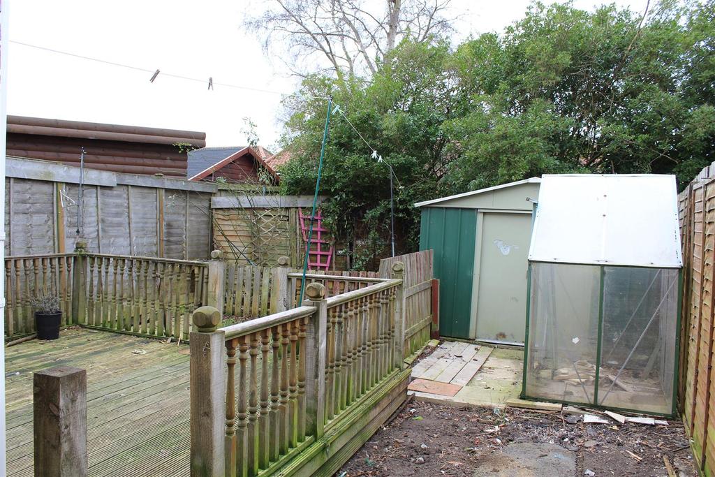 Cliffe Road, Market Weighton, York 3 bed terraced house £135,000