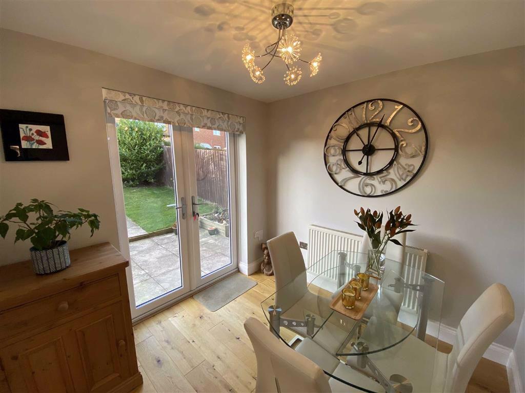 Dukesfield, Shiremoor 4 bed semidetached house £1,100 pcm (£254 pw)