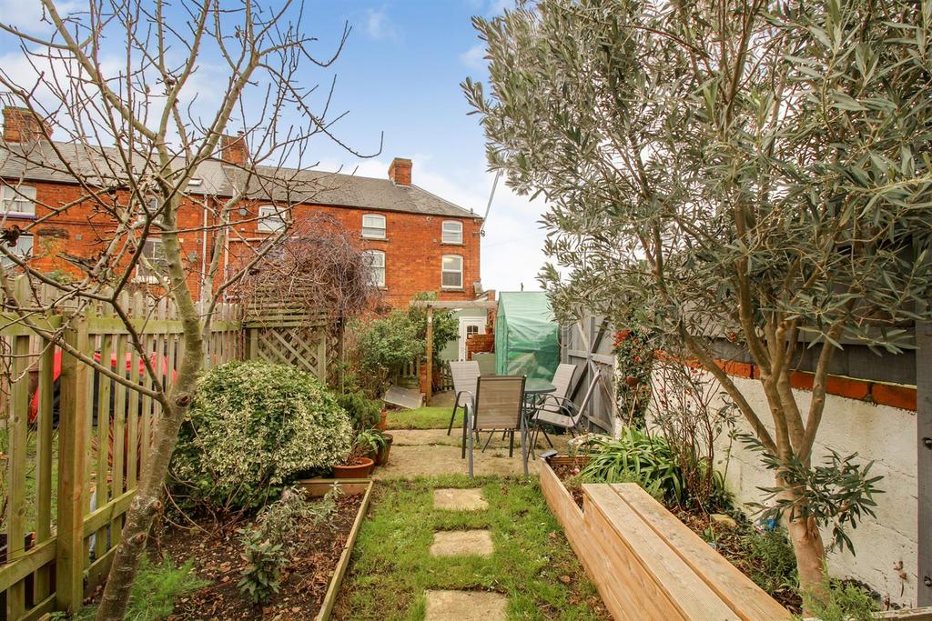 Gloucester Road, Stonehouse 3 bed end of terrace house £280,000