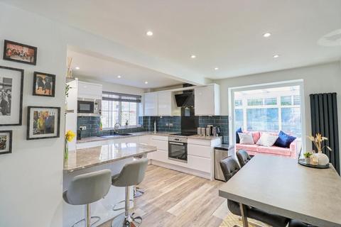 83 Springbank Close, Farsley, Pudsey, LS28 5TP