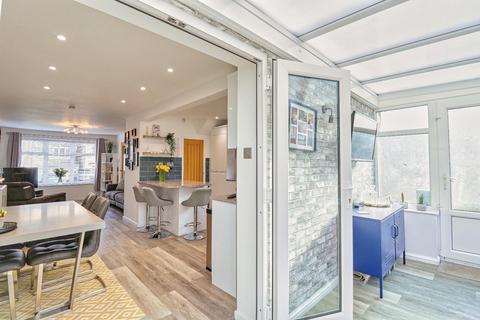 83 Springbank Close, Farsley, Pudsey, LS28 5TP