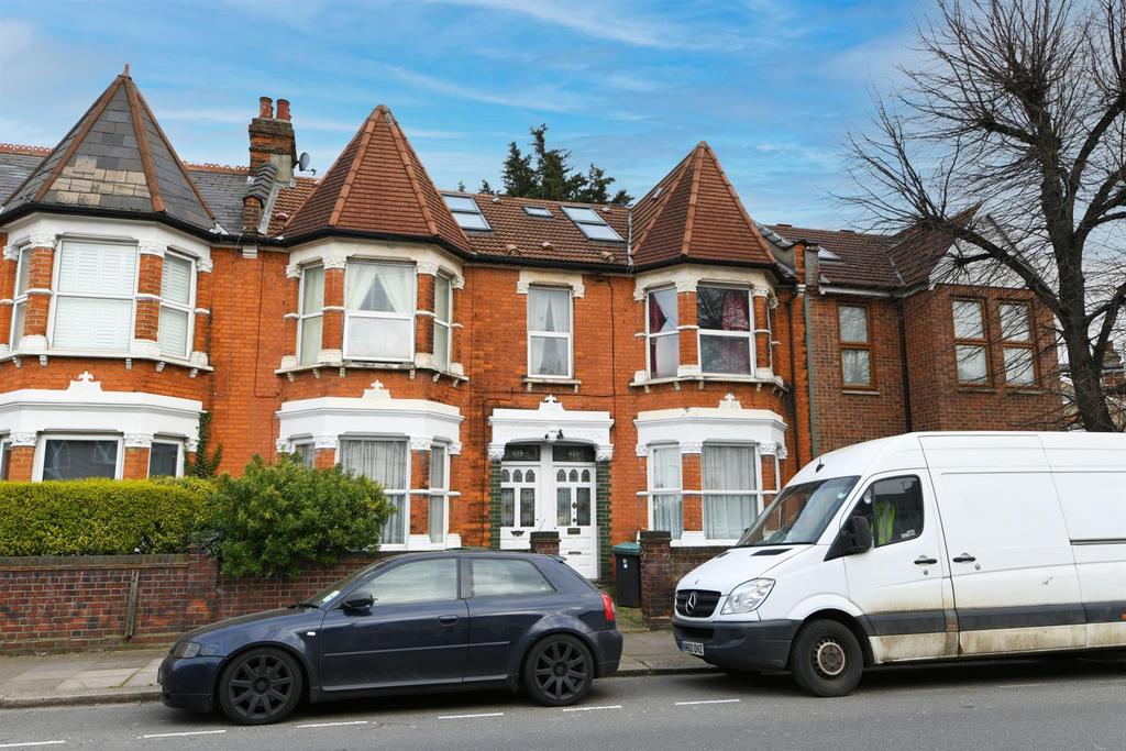 Boreham Road, London 4 bed flat £550,000