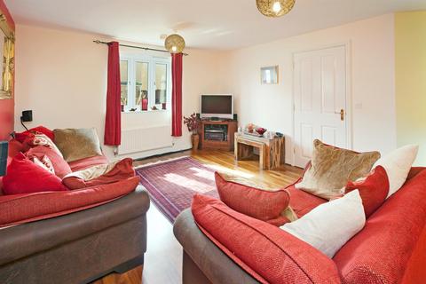2 bedroom flat to rent, Oakfields, Tiverton, Devon