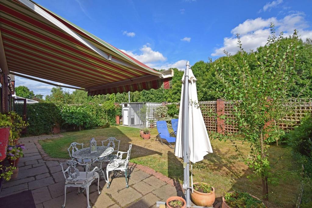 1 St. Josephs Close, Droitwich... 4 bed detached house £450,000