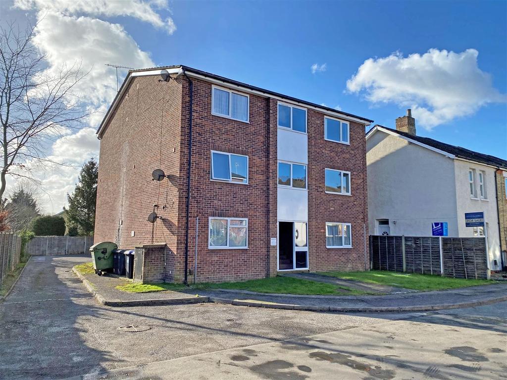 Lyndale Road, Redhill 1 bed flat £215,000