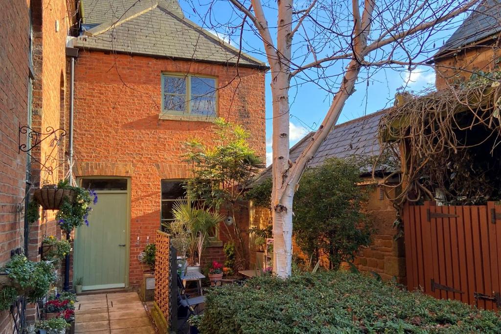 Adderley Street, Uppingham 1 bed character property £250,000