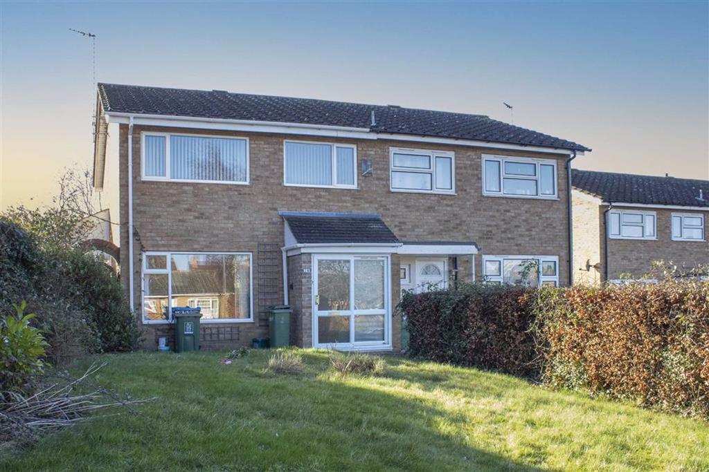 Cobb Hall Road, Newton Longville... 3 bed semidetached house £300,000