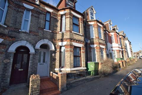 17 Linden Crescent, Folkestone, CT19 5RP