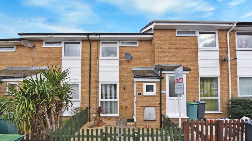 Upper Yarborough Road, East Cowes 2 bed terraced house £190,000