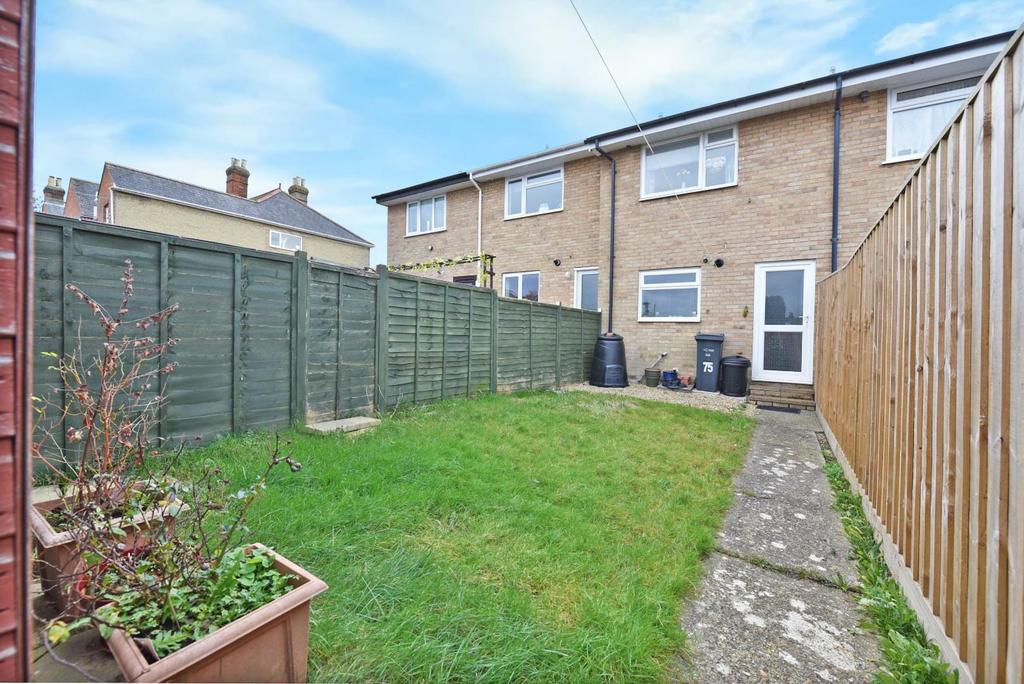 Upper Yarborough Road, East Cowes 2 bed terraced house £190,000