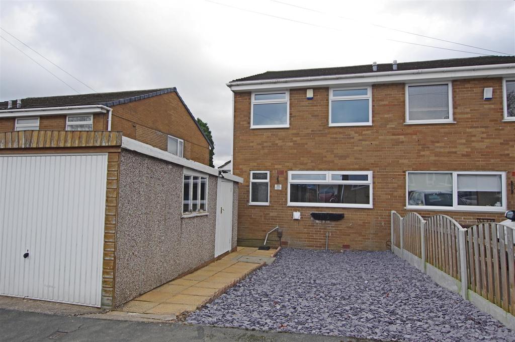 Foxcroft Drive, Brighouse 3 bed semidetached house £210,000