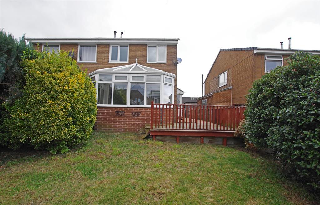 Foxcroft Drive, Brighouse 3 bed semidetached house £210,000
