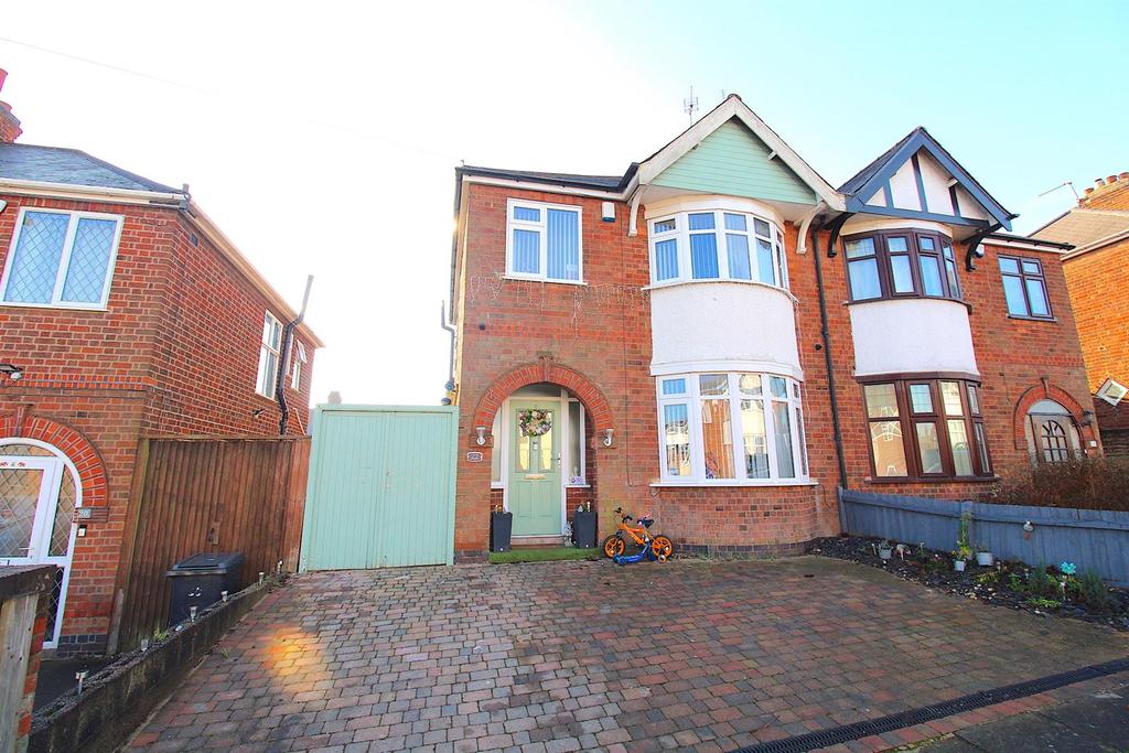 Ashdown Avenue, Leicester 3 bed semidetached house £295,000