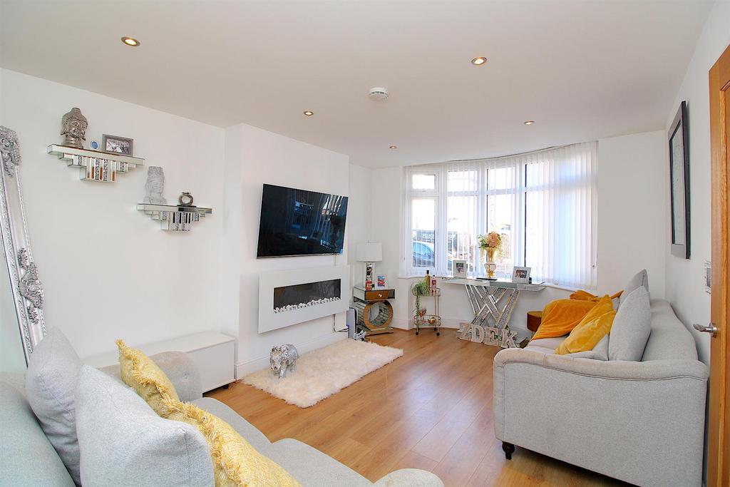 Ashdown Avenue, Leicester 3 bed semidetached house £295,000