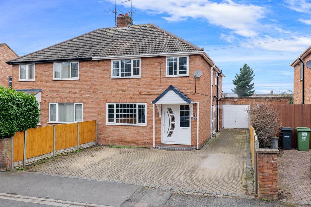 St Dunstan's Crescent, Battenhall... 4 bed semidetached house £400,000