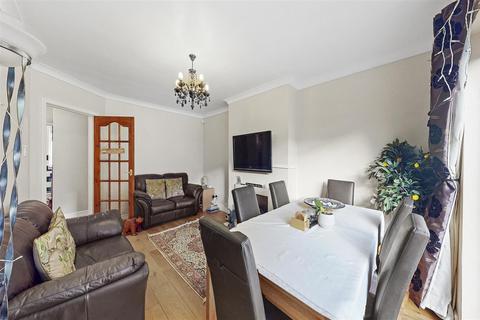 16 Perkin Close, Wembley, HA0 2LY