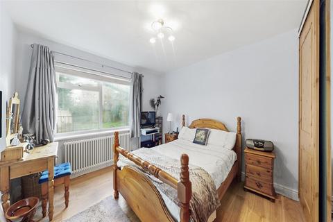 16 Perkin Close, Wembley, HA0 2LY
