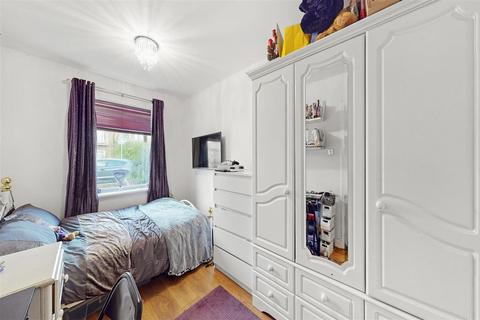 16 Perkin Close, Wembley, HA0 2LY