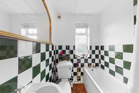 16 Perkin Close, Wembley, HA0 2LY