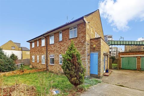 16 Perkin Close, Wembley, HA0 2LY