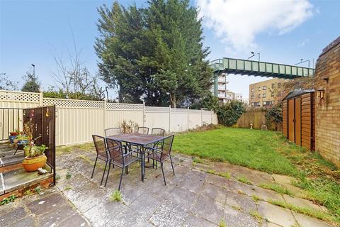 16 Perkin Close, Wembley, HA0 2LY