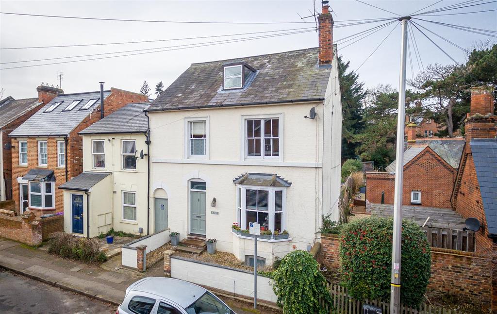 Radcliffe Road, Hitchin 4 bed semidetached house £850,000