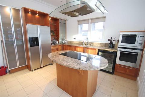 3 bedroom penthouse for sale, Greenwood House, St Hilarys Park, Alderley Edge