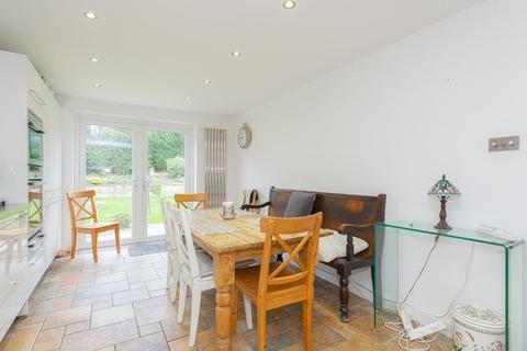 9 Walnut Close, Epsom, KT18 5JL