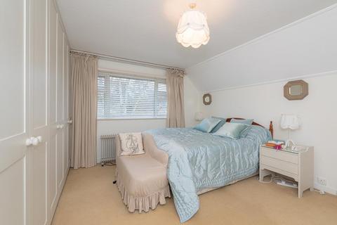 9 Walnut Close, Epsom, KT18 5JL
