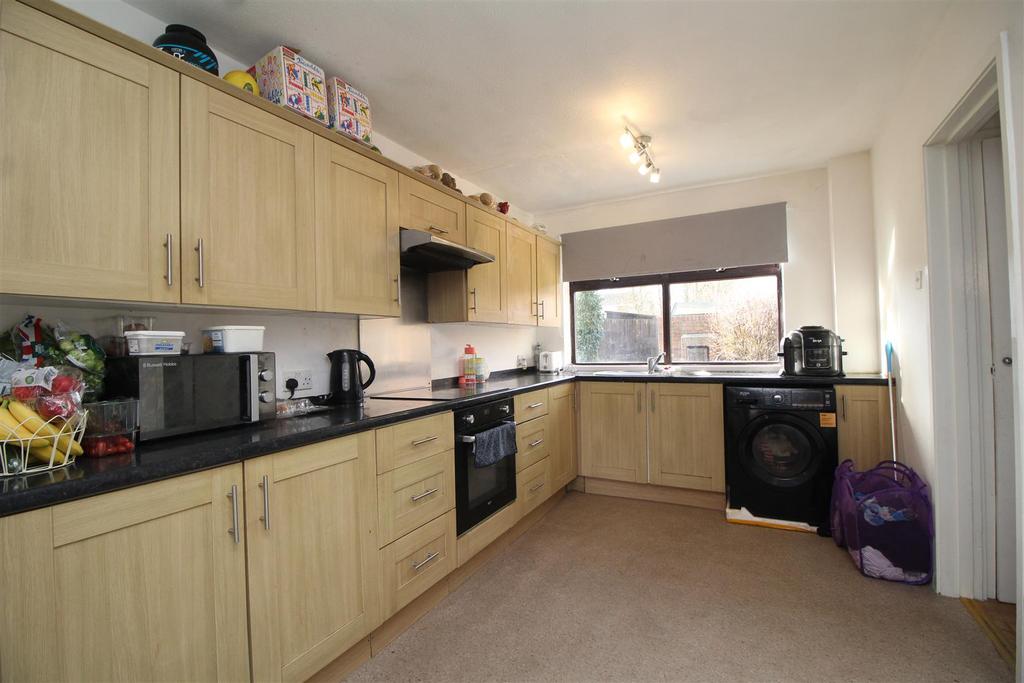 Black Prince Avenue, Market Deeping 3 bed end of terrace house - £150,000