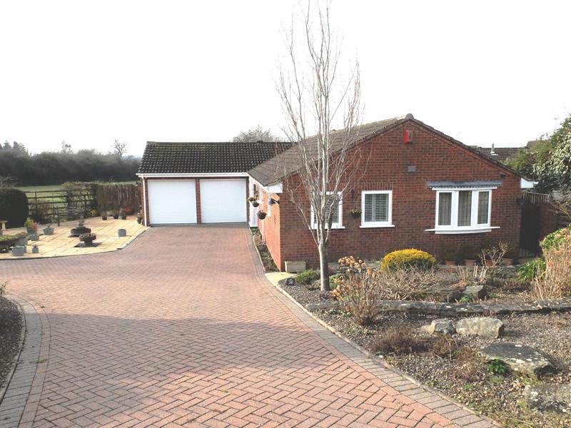 28 Jubilee Close, Ledbury... 3 bed bungalow £397,500
