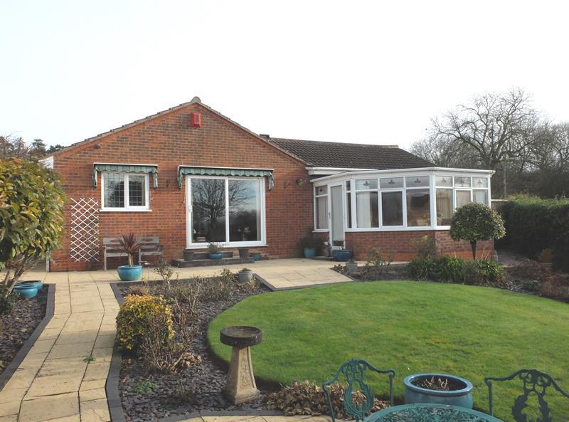 28 Jubilee Close, Ledbury... 3 bed bungalow £397,500