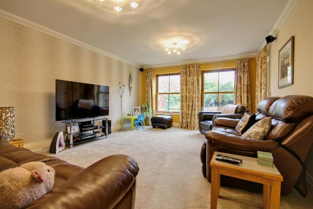 Mill Lane, Cottingham 6 bed detached house £675,000