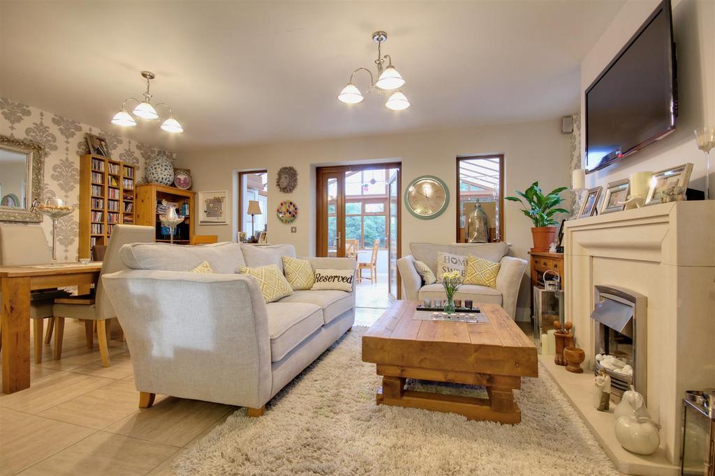 Mill Lane, Cottingham 6 bed detached house £675,000