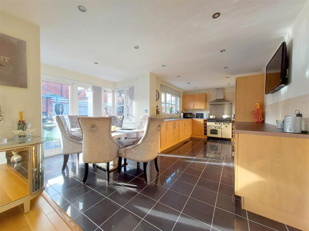 Evergreen Way, StourportOnSevern 4 bed detached house £425,000