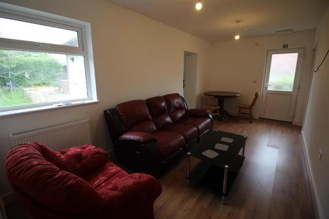 6 bedroom semi-detached house to rent - *£105pppw Exc bills* Hawton Crescent, Wollaton, Nottingham