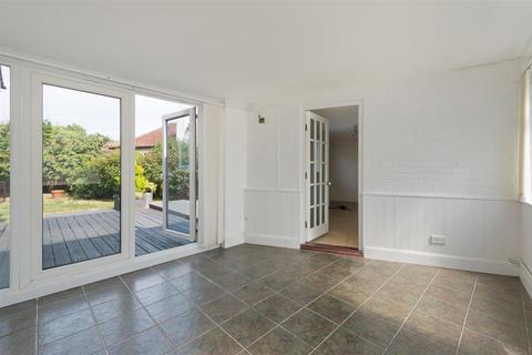 40 Cherry Orchard, Chestfield, Whitstable, CT5 3NH