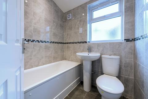18 Selby Road, London, E11 3LT