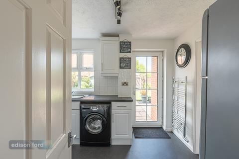 16 Shackleton Avenue, Yate, Bristol, BS37 4NW