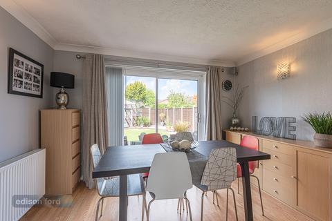 16 Shackleton Avenue, Yate, Bristol, BS37 4NW