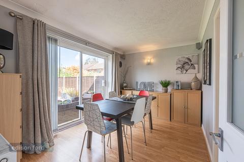 16 Shackleton Avenue, Yate, Bristol, BS37 4NW