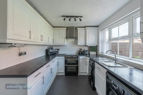 16 Shackleton Avenue, Yate, Bristol, BS37 4NW