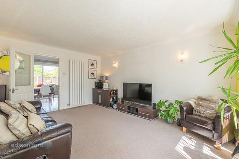 16 Shackleton Avenue, Yate, Bristol, BS37 4NW