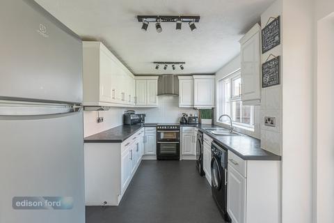 16 Shackleton Avenue, Yate, Bristol, BS37 4NW