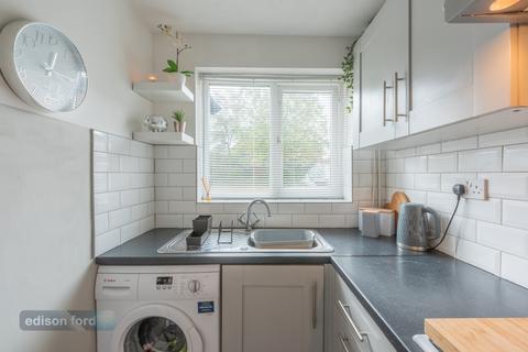 12 Sutherland Avenue, Yate, Bristol, BS37 5UE